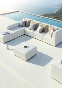 Lees meer over het artikel Witte Loungeset