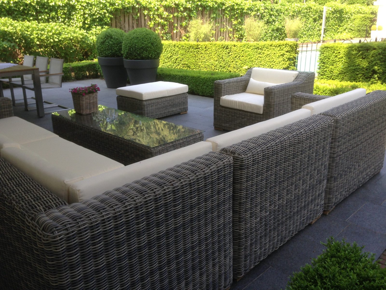 Lees meer over het artikel Loungeset outlet