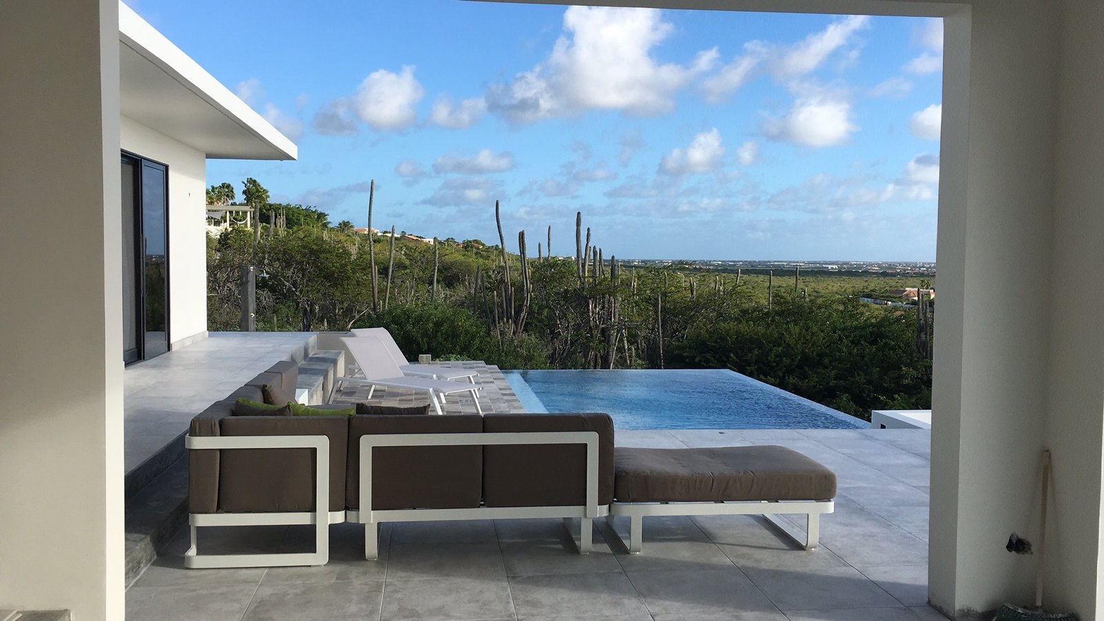 Lees meer over het artikel luxe tuinmeubelen