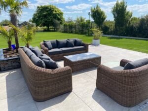 Lees meer over het artikel Tuinmeubelen Kopen in ZWEVEGEM | Grote Royale Loungesets & Hoeksets